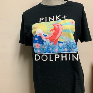 Graphic tee with dolphin